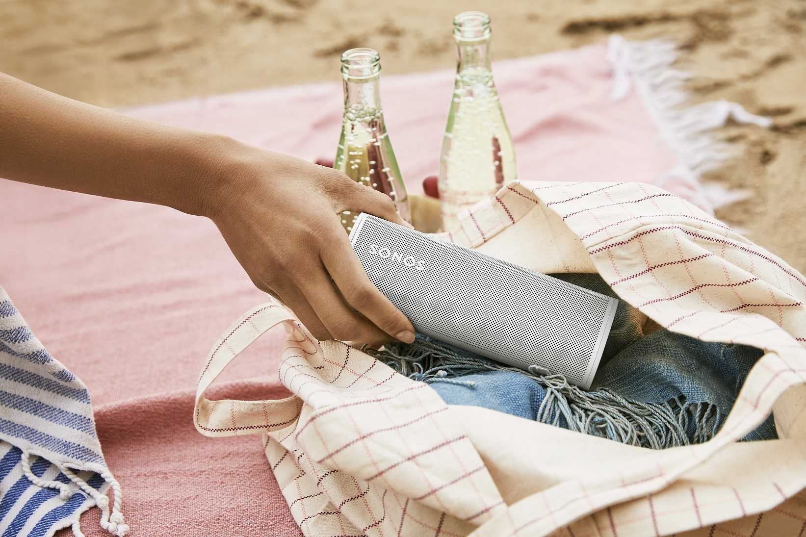 Sonos Roam: compact, flexible, élégant - le nouveau haut-parleur intelligent de Sonos 1 Sonos Roam: compact, flexible, élégant - le nouveau haut-parleur intelligent de Sonos
