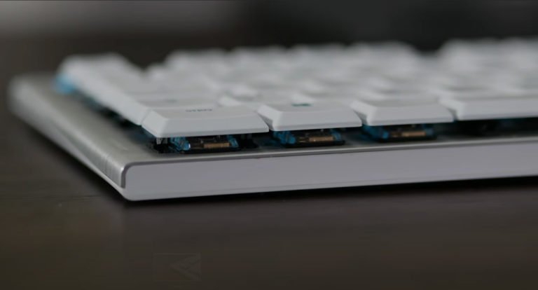 Clavier gaming Logitech G915 TKL: Premium sans pavé numérique 2 Clavier gaming Logitech G915 TKL Premium sans pave numerique