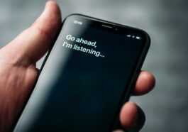 Siri dishes on Apple