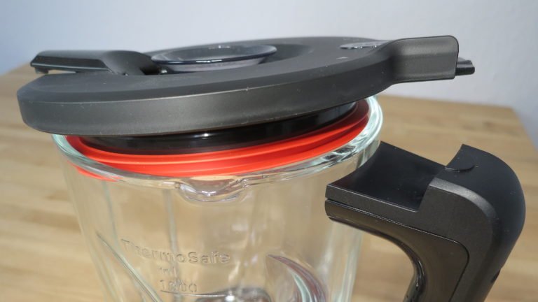 Batteur sur socle Bosch VitaPower Series 4 dans le test: avec beaucoup de puissance et de stabilité 7 Couvercle du batteur sur socle Bosch VitaPower