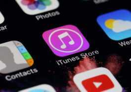 Apple is being sued for suggesting customers can