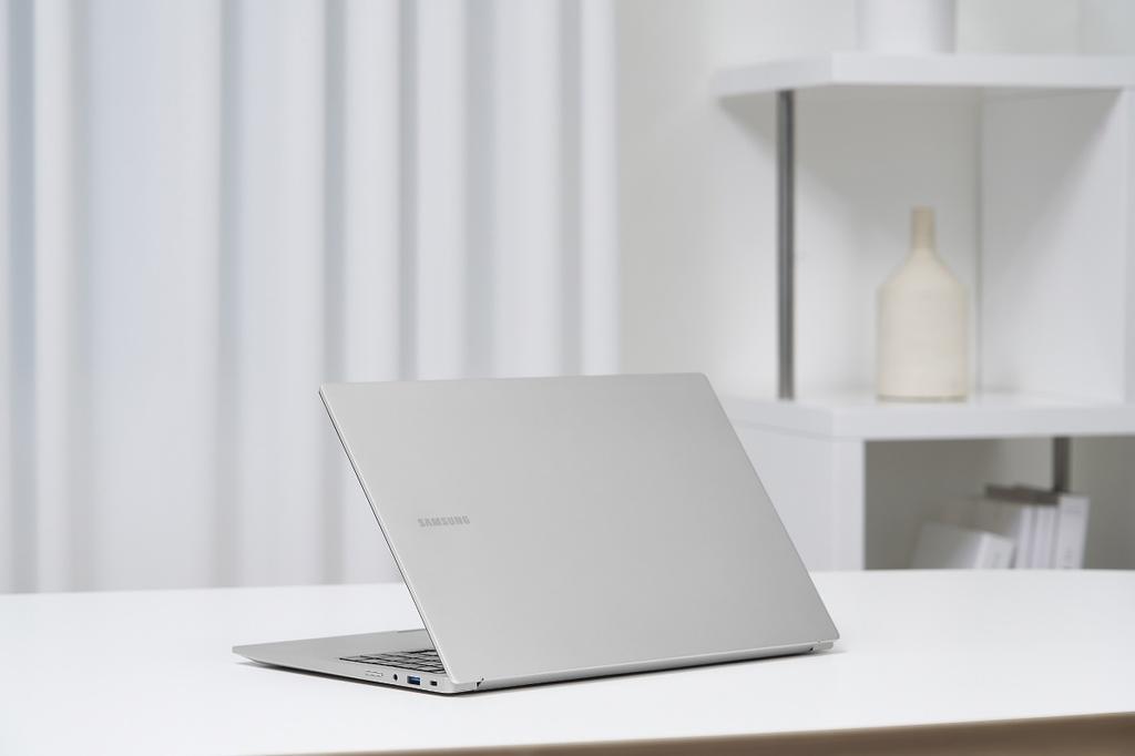 Samsung Galaxy Book arrière