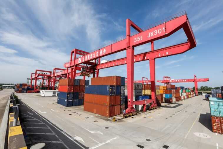 La Chine a importé un montant record de 35,9 milliards de dollars de semi-conducteurs en mars dans un contexte de pénurie mondiale de puces 1 China imported a record $35.9 billion worth of semiconductors in March amid global chip shortages