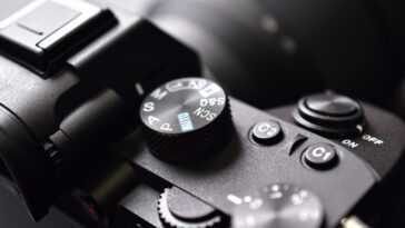 Sony goes all in on mirrorless, discontinues the last of its DSLRs