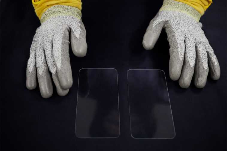 Apple investit 45 millions de dollars supplémentaires dans le fabricant de verre de précision Corning 1 Apple invests an additional $45 million into precision glass maker Corning