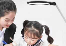 Cette lampe intelligente Xiaomi intègre une base de chargement Qi