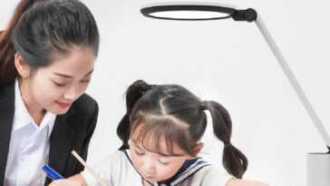 Cette lampe intelligente Xiaomi intègre une base de chargement Qi 25 Cette lampe intelligente Xiaomi intègre une base de chargement Qi