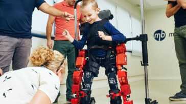 Cet exosquelette aide les enfants paralysés à marcher 28 Cet exosquelette aide les enfants paralysés à marcher