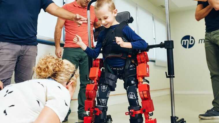 Cet exosquelette aide les enfants paralysés à marcher 1 Cet exosquelette aide les enfants paralysés à marcher