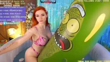 Sur Twitch, les flux de maillots de bain du bain à remous sont populaires, mais personne ne sait s'ils enfreignent les règles 26 Sur Twitch, les flux de maillots de bain du bain à remous sont populaires, mais personne ne sait s'ils enfreignent les règles