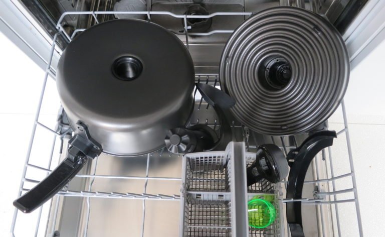 Une friteuse à air chaud peut-elle remplacer le four? 4 Pièces de la friteuse à air chaud Tefal ActiFry Genius XL 2in1 au lave-vaisselle