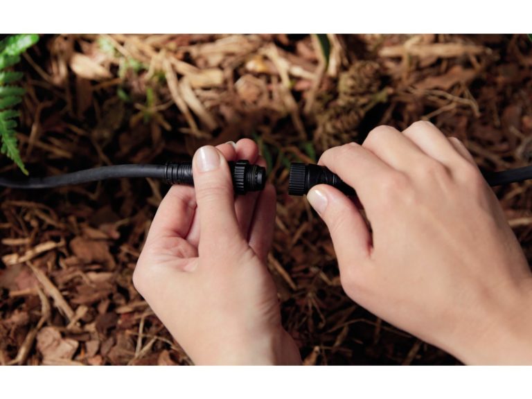 Planifier un éclairage de jardin intelligent: c'est ainsi que vous apportez la lumière dans l'obscurité 6 De tels câbles basse tension offrent déjà une protection optimale contre l'eau et la saleté. (Photo: Signifier)