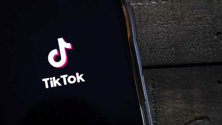 TikTok a changé la voix qui lit les légendes des vidéos après qu'une actrice a été poursuivie en justice 1 TikTok a changé la voix qui lit les légendes des vidéos après qu'une actrice a été poursuivie en justice