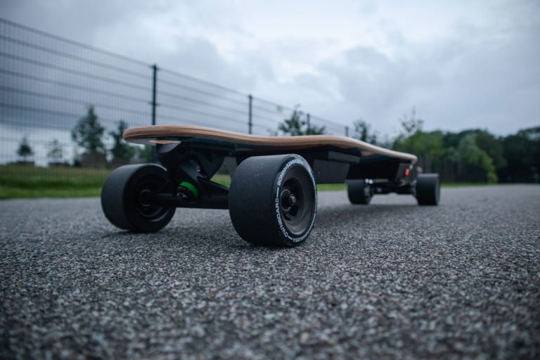 E-skateboards: tout ce que vous devez savoir 2 E skateboards tout ce que vous devez savoir