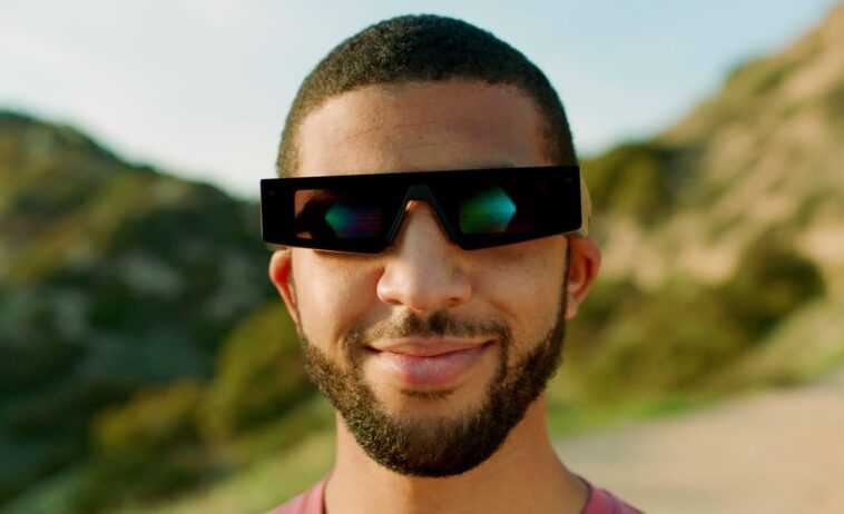 Les nouvelles lunettes AR Snap comprennent deux caméras, deux haut-parleurs, quatre microphones et un pavé tactile 1 Snap