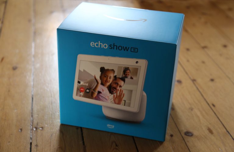 Mes parents et l'Echo Show 10: la visiophonie parfaite pour les seniors? 2 L'Echo Show 10 de 3e génération veut faciliter la mise en route. Mais convient-il également à la visiophonie pour les seniors?