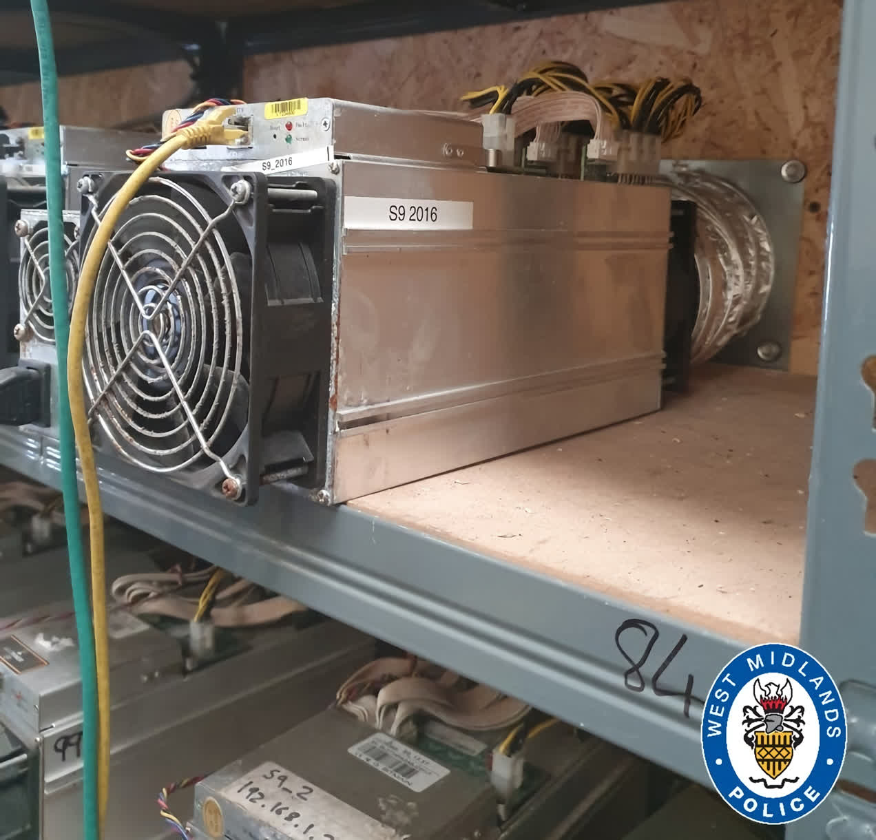 Une ferme de marijuana présumée se révèle être une mine de Bitcoin qui volait de l'électricité sur le réseau 2 Une ferme de marijuana presumee se revele etre une mine