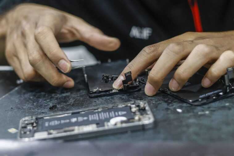 Apple a payé des millions à une femme de l'Oregon après que des techniciens aient utilisé son iPhone pour publier des images et des vidéos explicites 1 Apple paid Oregon woman millions after technicians used her iPhone to post explicit images and video