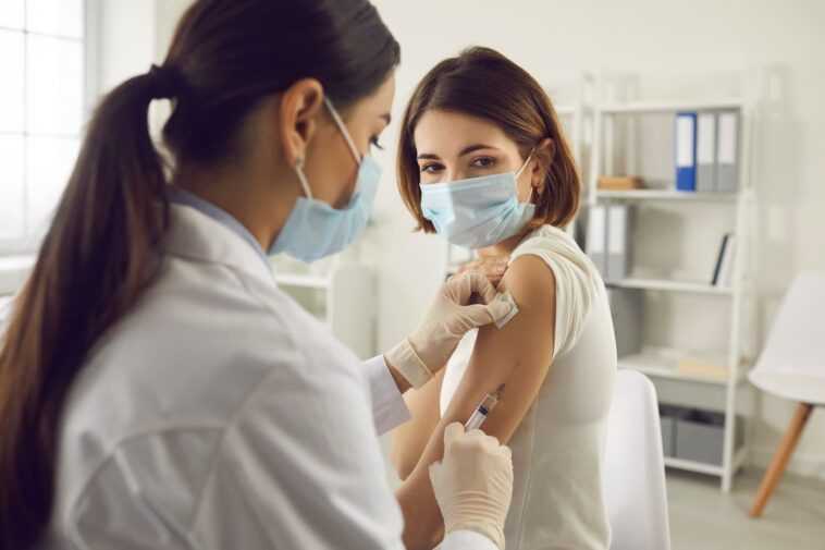 Hong Kong propose des iPhones, des Tesla et des lingots d'or comme incitations à vacciner 1 Hong Kong is offering iPhones, Teslas, and gold bars as vaccine incentives