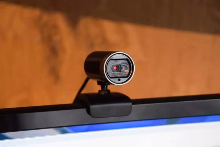 Des jeux piratés bourrés de logiciels malveillants ont infecté des millions de PC, volant des données et détournant des webcams pour photographier les utilisateurs 1 Malware-packed pirated games infected millions of PCs, stealing data and hijacking webcams to photograph users