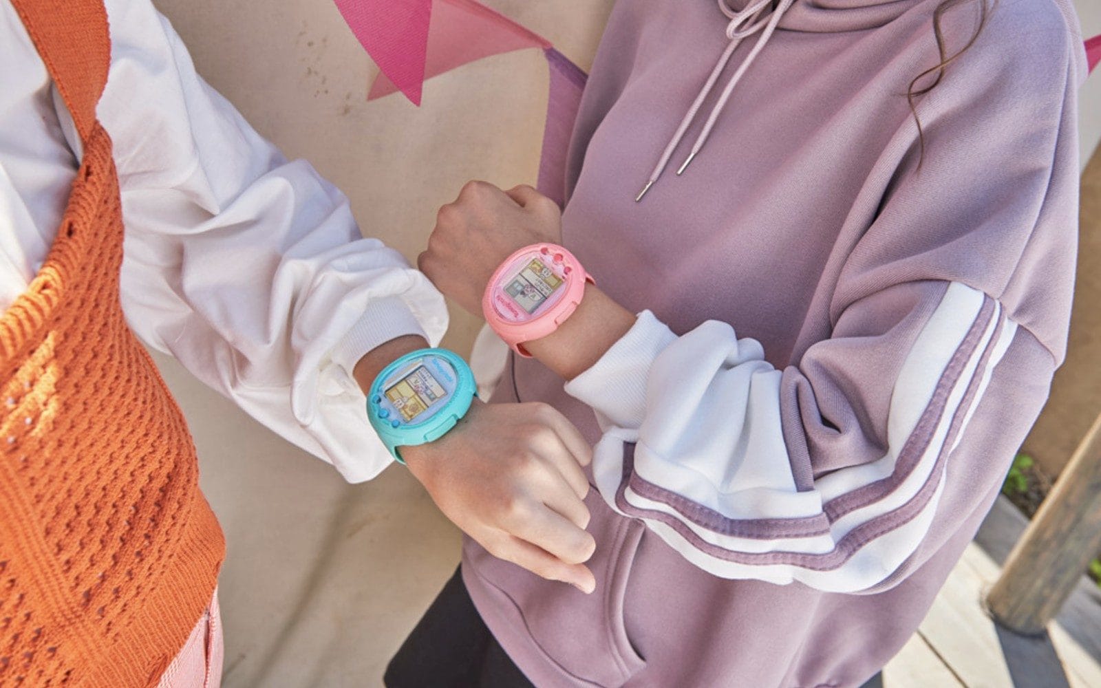 Le Tamagotchi est de retour : cette fois il se porte au poignet et compte les pas 2 1624088163 236 Le Tamagotchi est de retour cette fois il se