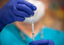 Garattini : "La variante Delta est une menace, il faut de la prudence et des vaccins"