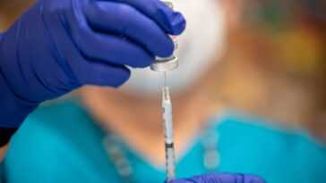 Garattini : "La variante Delta est une menace, il faut de la prudence et des vaccins"