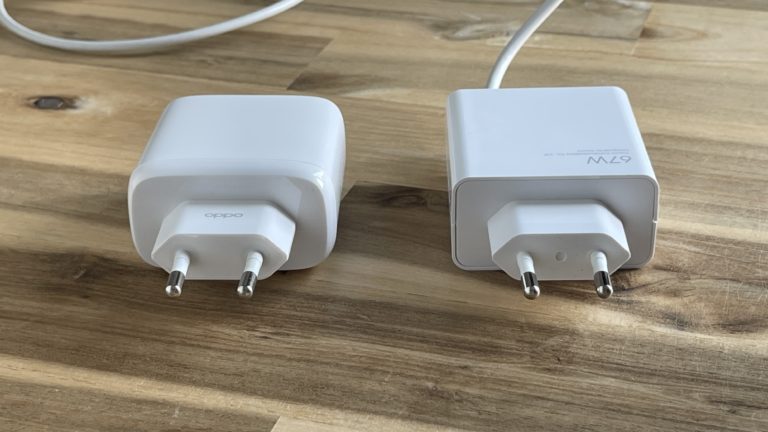 Mi 11 Ultra vs Find X3 Pro vs iPhone 12 Pro Max : la comparaison ultime 3 Des prises de charge massives, qui délivrent pourtant beaucoup de vitesse : 65 watts pour Oppo, 67 watts pour Xiaomi. Les deux rechargent complètement les batteries des smartphones associés en moins d'une demi-heure.