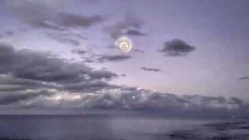 Cette mystérieuse spirale est apparue dans le ciel du Pacifique Sud - c'est ce que c'est