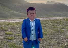 Quel âge a Mini Khabib, le combattant qui imite les géants du MMA et ressemble à un enfant