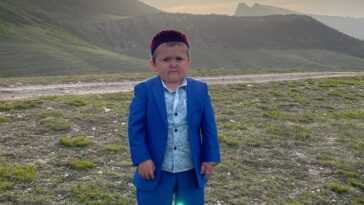 Quel âge a Mini Khabib, le combattant qui imite les géants du MMA et ressemble à un enfant 15 Quel âge a Mini Khabib, le combattant qui imite les géants du MMA et ressemble à un enfant