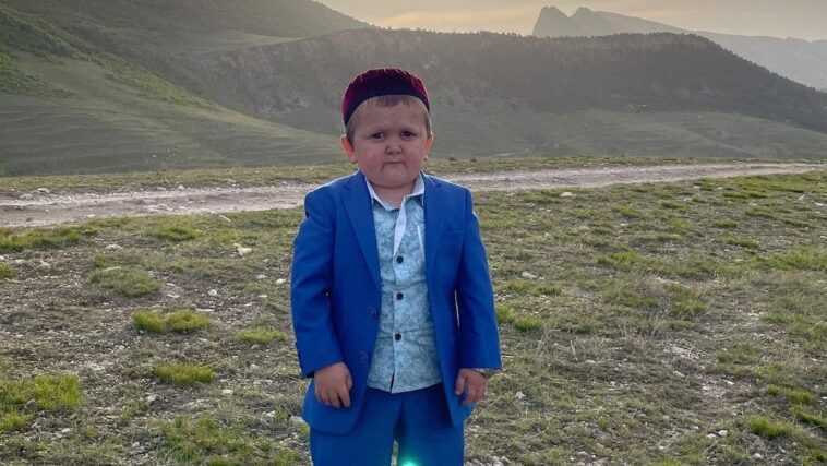 Quel âge a Mini Khabib, le combattant qui imite les géants du MMA et ressemble à un enfant 1 Quel âge a Mini Khabib, le combattant qui imite les géants du MMA et ressemble à un enfant