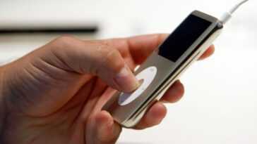 Avant Apple, le créateur de l'iPod Tony Fadell a vu son idée de lecteur MP3 rejetée par quelles deux sociétés ?