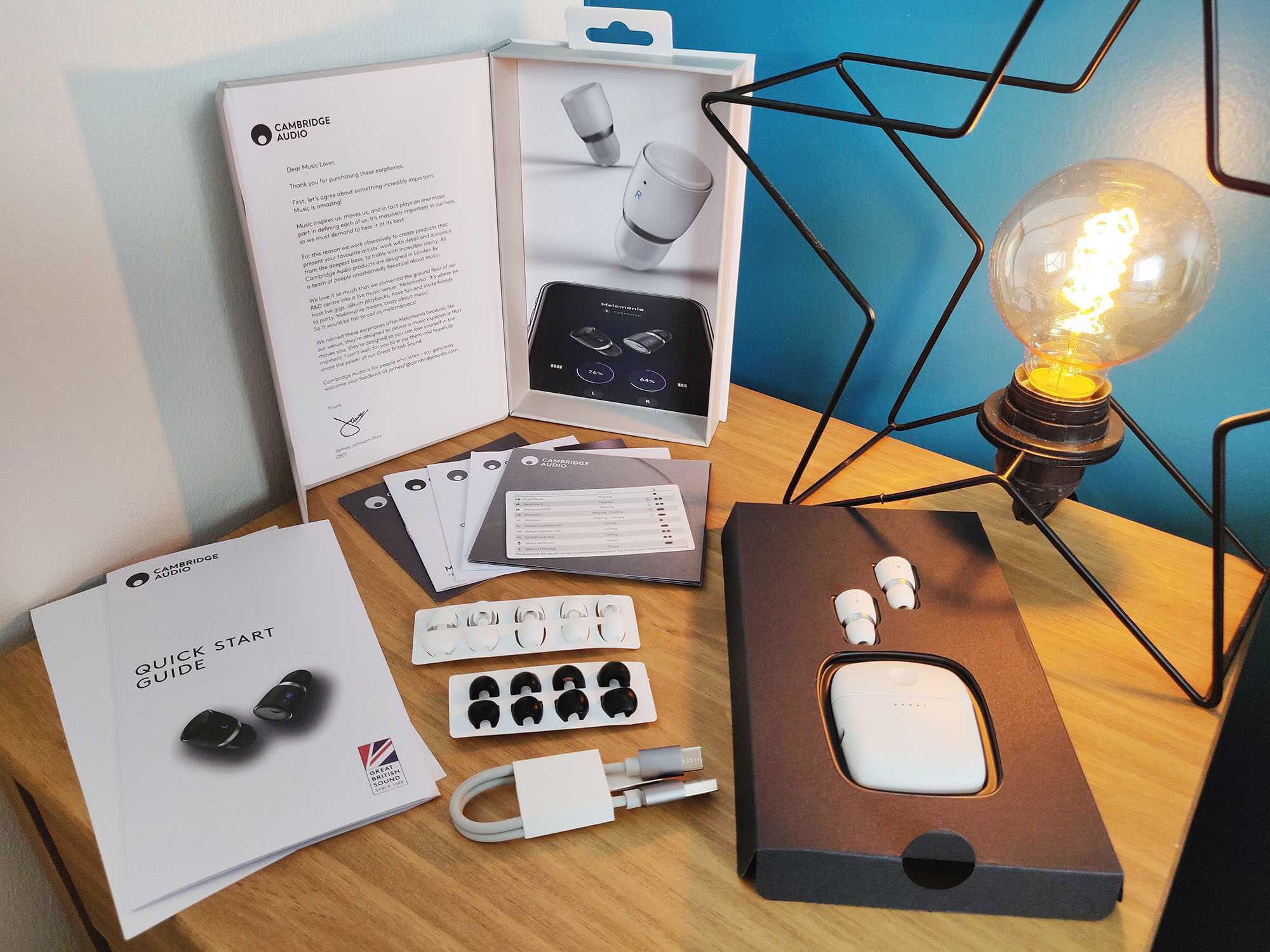 Cambridge Audio Melomania 1+ en TEST: Que vaut cette nouvelle version des écouteurs bluetooth 4 Cambridge Audio Melomania 1 Box Boite Packaging Bundle
