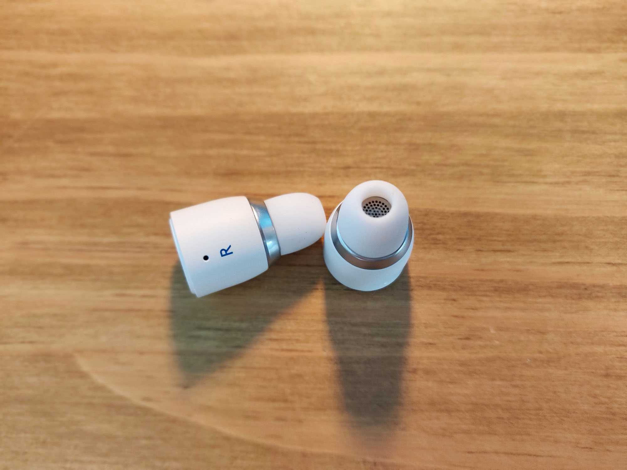 Cambridge Audio Melomania 1+ en TEST: Que vaut cette nouvelle version des écouteurs bluetooth 7 Cambridge Audio Melomania 1 Oreillettes Droite Gauche