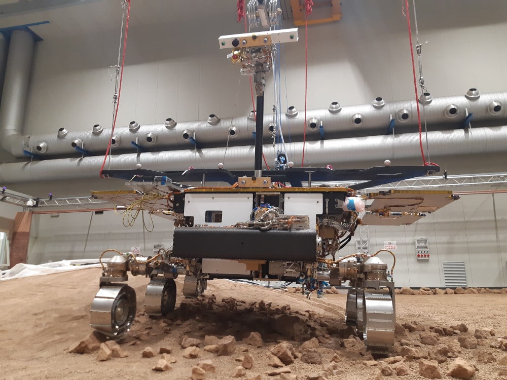 El robot gemelo europeo comienza a probarse en un "simulador de marte" en Italia 2 Modelo de prueba de Rosalind Franklin en el simulador de campo marciano en Turín, Italia. Imagen: ESA