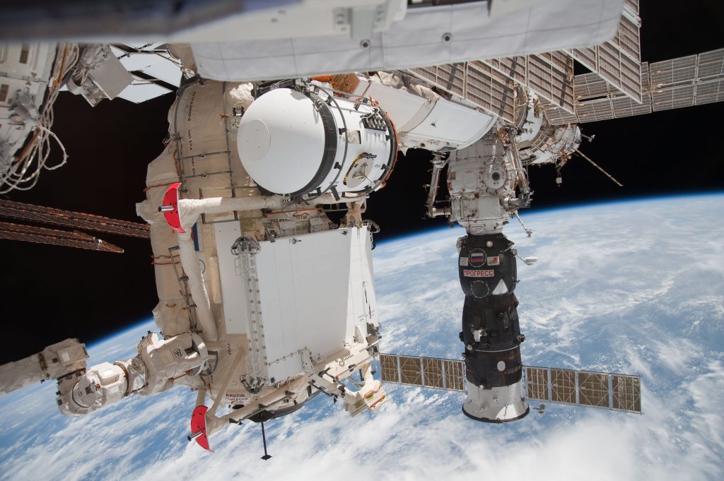 Los astronautas completan el cierre del compartimento de acoplamiento de Pirs en la ISS 2 La imagen muestra el módulo de acoplamiento Pirs en la Estación Espacial Internacional.