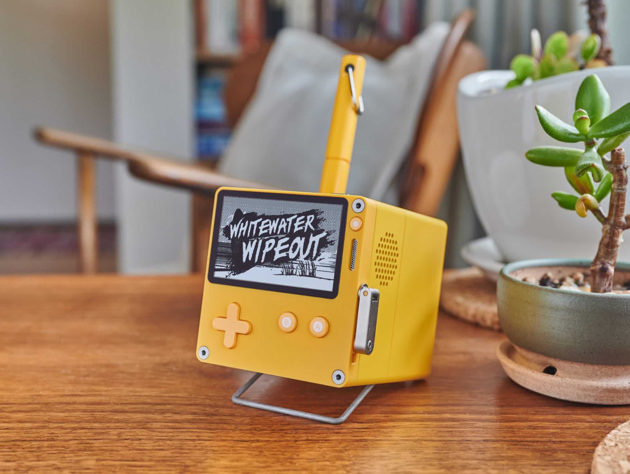 Les précommandes de l'ordinateur de poche Playdate s'ouvrent en juillet avec une nouvelle station d'accueil pour haut-parleur et un étui de protection 2 Les precommandes de lordinateur de poche Playdate souvrent en juillet