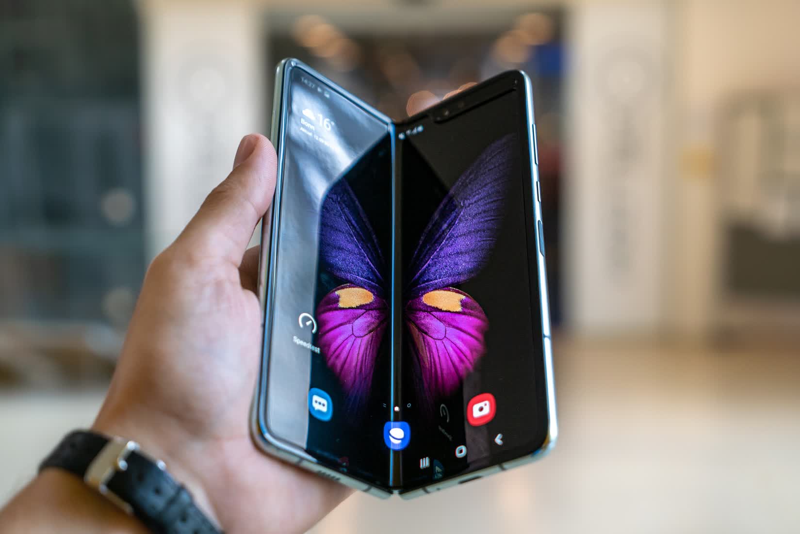 Samsung va commencer à produire des panneaux OLED pliables pour les fabricants de téléphones tiers en octobre 2 Samsung va commencer a produire des panneaux OLED pliables pour