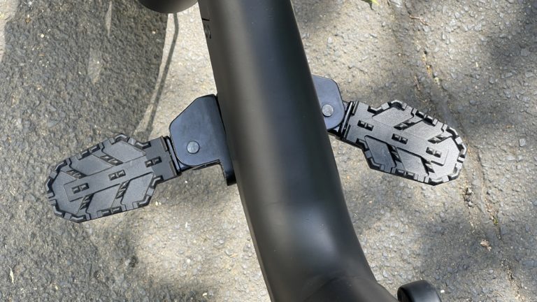 Vässla Bike dans le test: Just cruisin ' 9 Malheureusement, les repose-pieds du Vässla Bike ne restent pas en place.