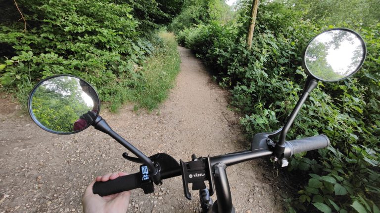 Vässla Bike dans le test: Just cruisin ' 11 Malgré le moteur pas trop puissant, le vélo Vässla maîtrise également les routes de gravier faciles.