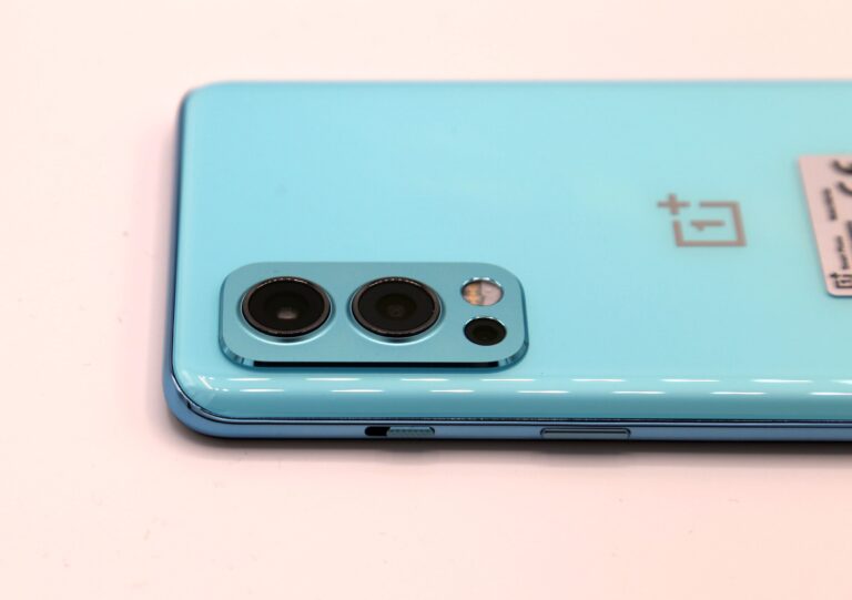 La triple caméra du OnePlus Nord 2. (Photo : Netcost)