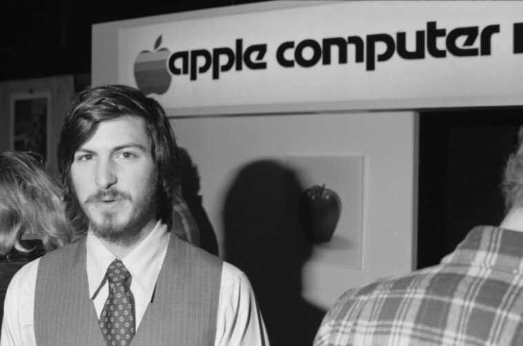 Le formulaire de demande d'emploi de 1973 de Steve Jobs est mis aux enchères pour la quatrième fois, maintenant avec un NFT qui l'accompagne 1 Le Formulaire De Demande D'emploi De 1973 De Steve Jobs