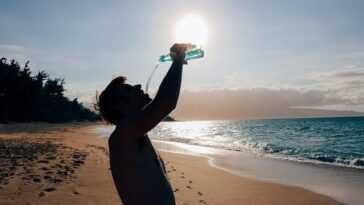 Ces symptômes indiquent que vous êtes déshydraté : quand boire de l'eau tout de suite 17 Ces Symptômes Indiquent Que Vous êtes Déshydraté : Quand Boire