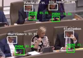 Cette Intelligence Artificielle Dénonce Les Politiques Qui Utilisent Des Smartphones