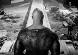 Dwayne Johnson Partage Un Nouveau Regard Sur Son Costume Noir