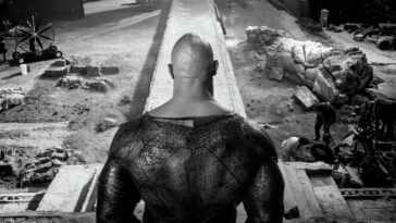 Dwayne Johnson Partage Un Nouveau Regard Sur Son Costume Noir