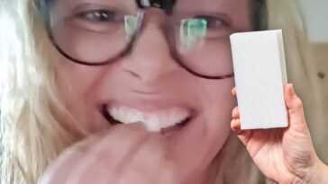 "Je blanchisse mes dents avec un détachant de surface" : l'astuce virale (dangereuse) sur TikTok 16 "je Blanchisse Mes Dents Avec Un Détachant De Surface" :