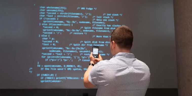 Le NFT du code source original du "worldwide web" se vend 5,4 millions de dollars 1 Avatar for Sheharyar Ahmad Saeed