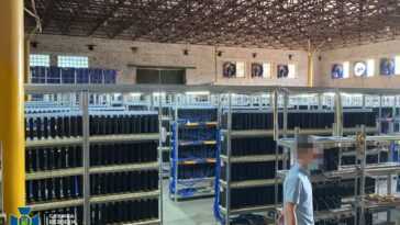 L'entrepôt De Cryptomining Playstation 4 était Une Ferme De Robots